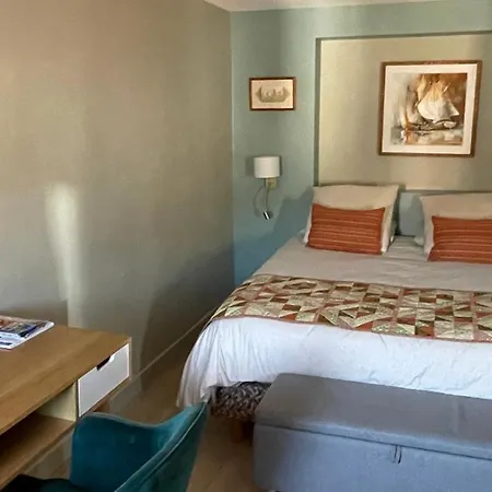 Au Coeur Du Vieux Toulon: Renovated Calm Oasis With Elevator *