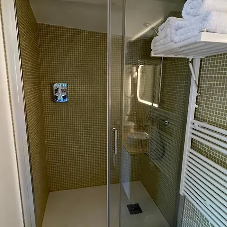 Au Coeur Du Vieux Toulon: Renovated Calm Oasis With Elevator Apartment Toulon