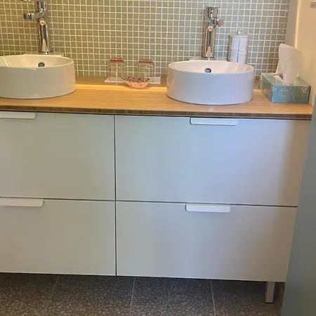 Au Coeur Du Vieux Toulon: Renovated Calm Oasis With Elevator Apartment